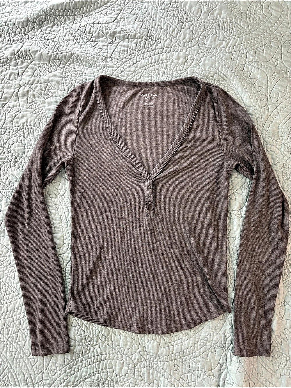 American Eagle Ribbed Long Sleeve Henley in Dark Gray Heather Size Medium